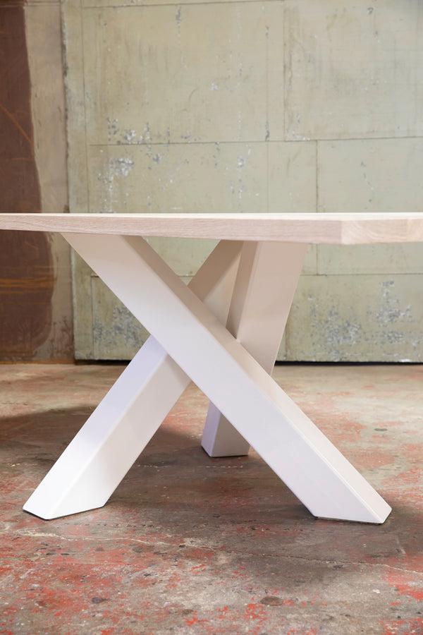Dining table round in white
